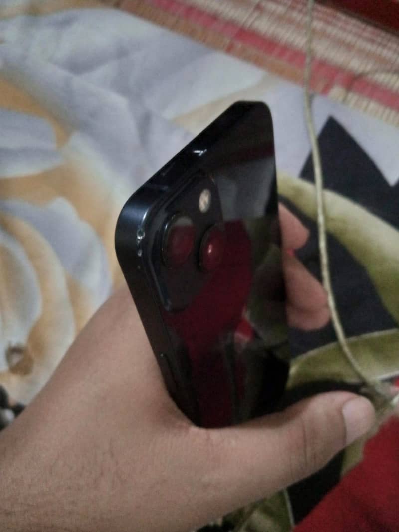 Apple iPhone 13 5