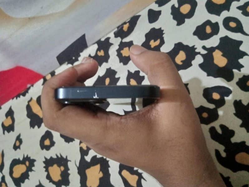 Apple iPhone 13 6