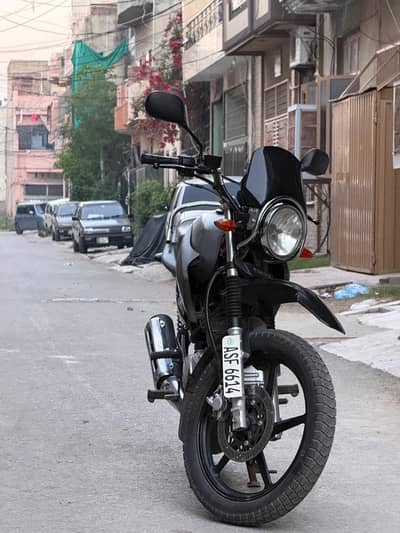 Yamaha YBR 2023