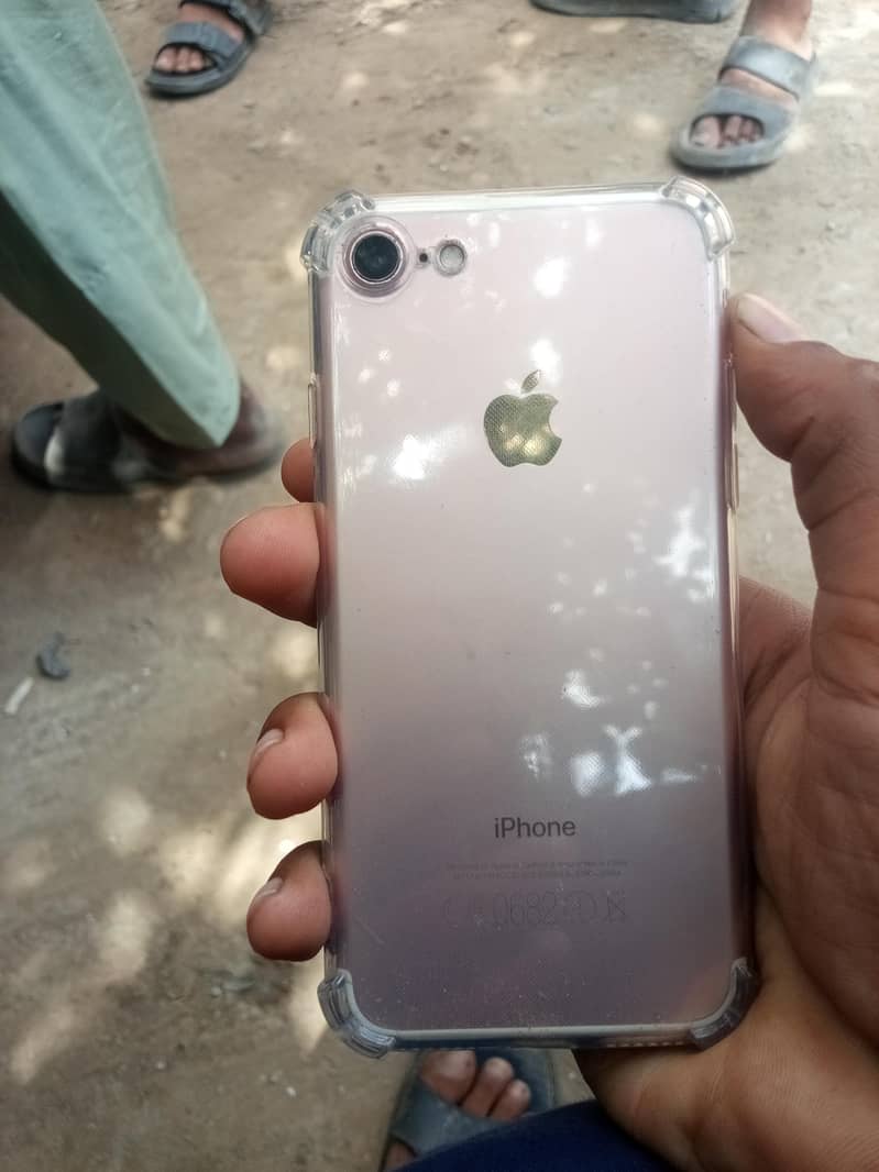 Apple iPhone 7 1