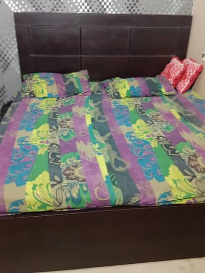 King Size Bed for Sale Without Mattress – Urgent Sale – Karachi