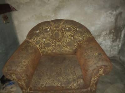 Sofa set is available in 90 % neat and clear condition