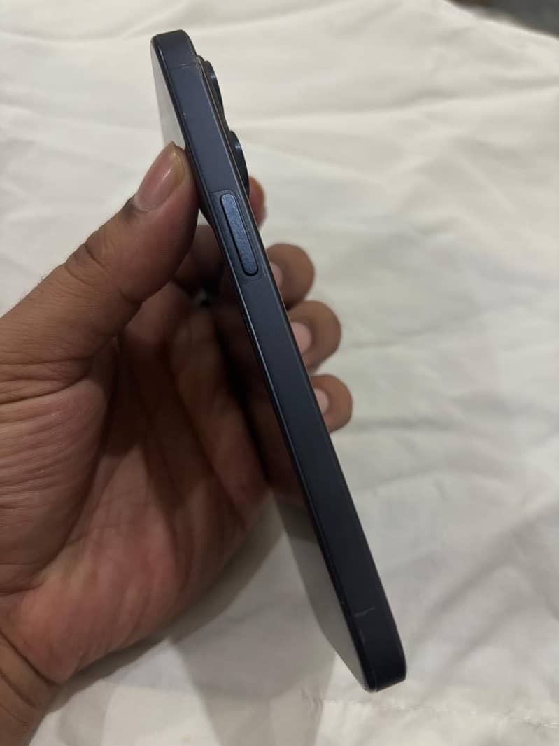 Apple iPhone 15 Pro 2