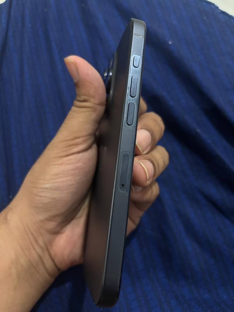 Apple iPhone 15 Pro 4