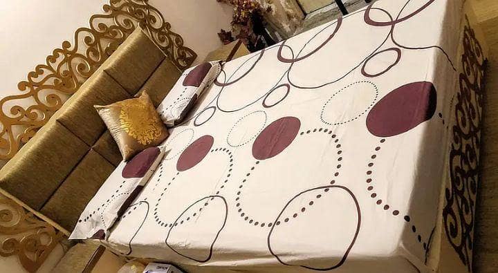 Elegant bed set. 1