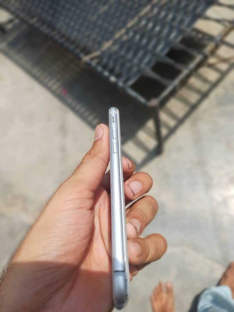 Apple iPhone 8 4