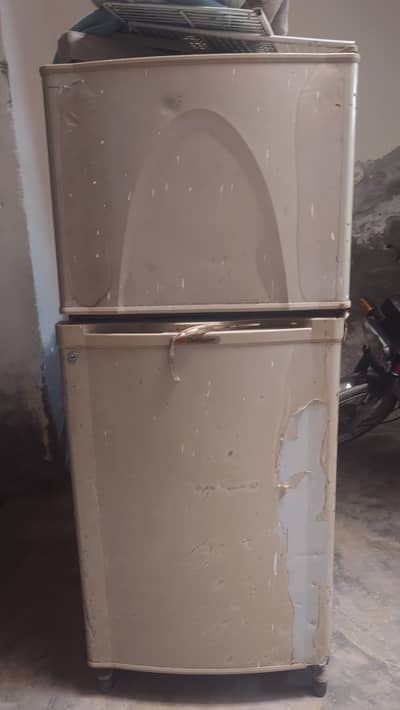 DAWLANCE KI FRIDGE HA CONDITION SAMNA HA