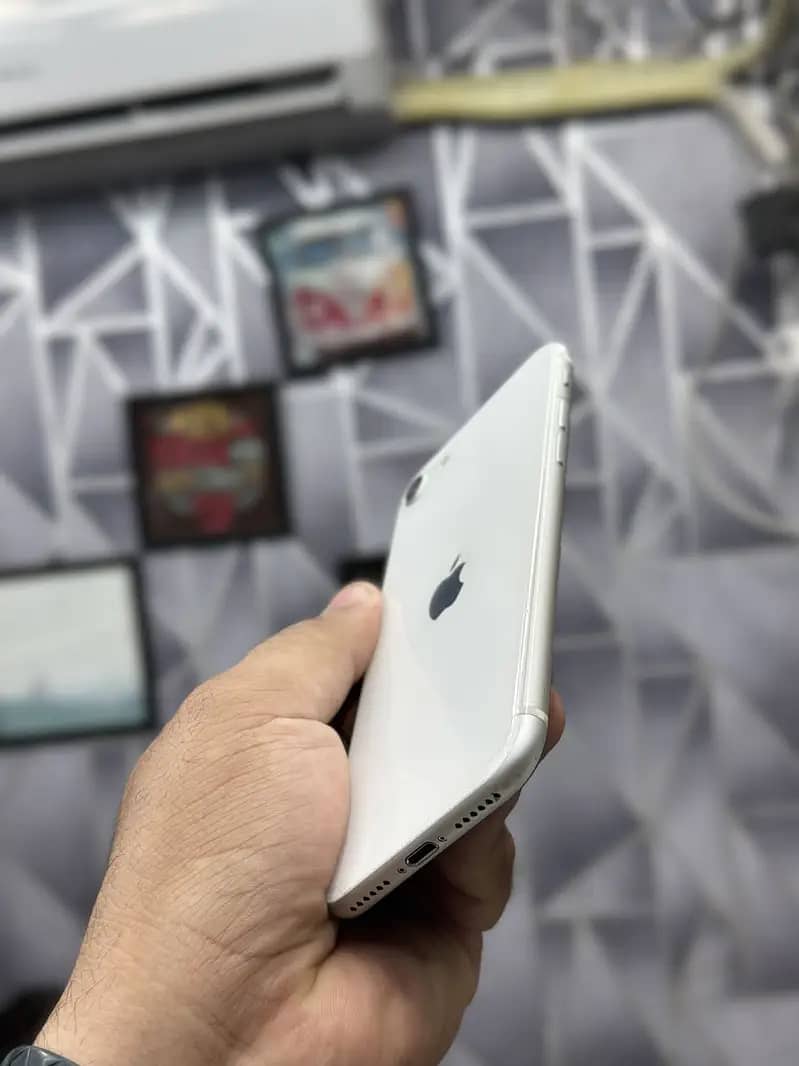 Apple iPhone SE 3