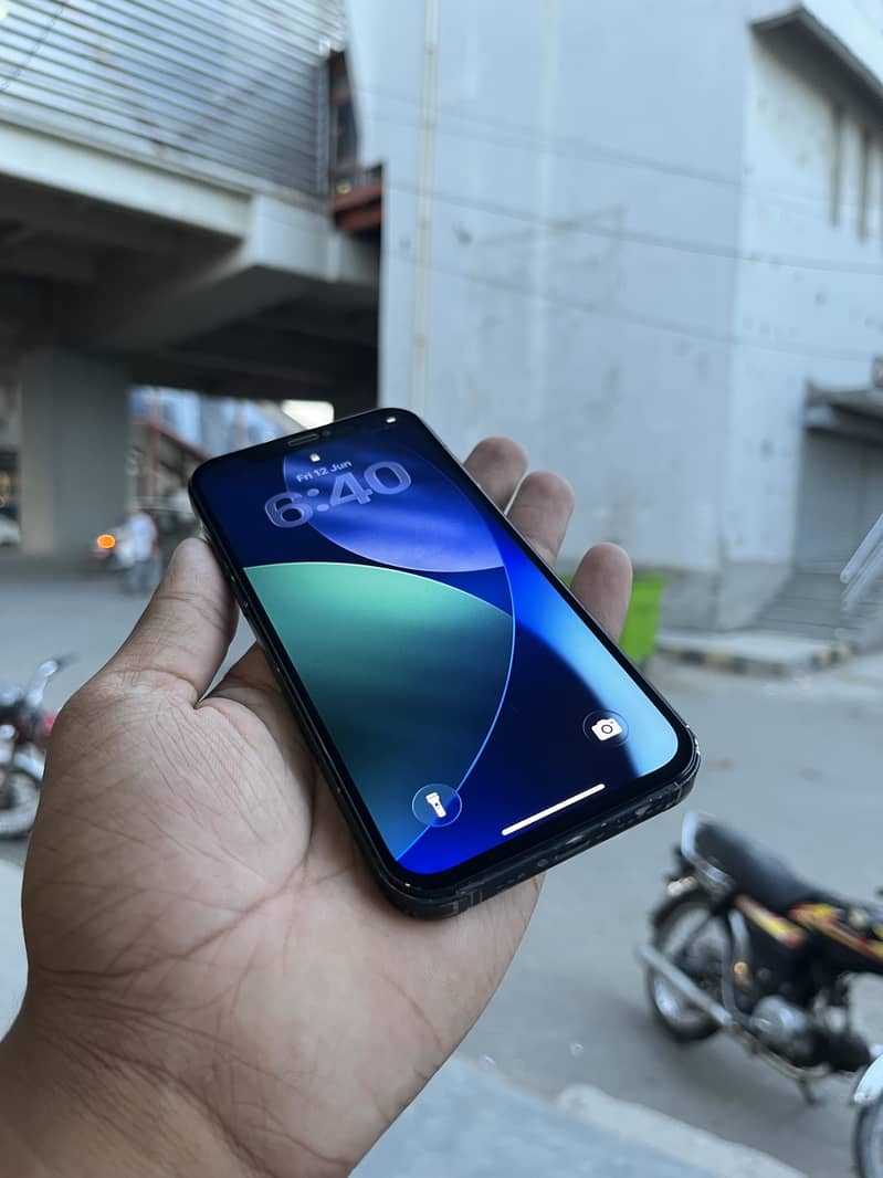 Apple iPhone 12 1