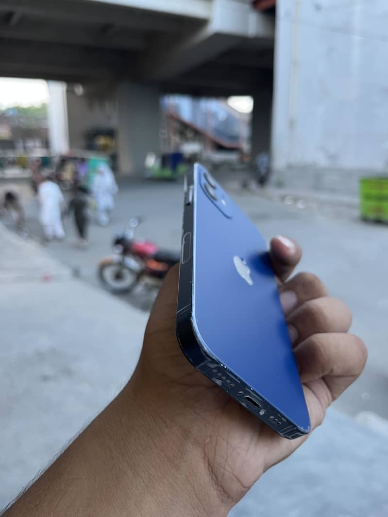 Apple iPhone 12 3