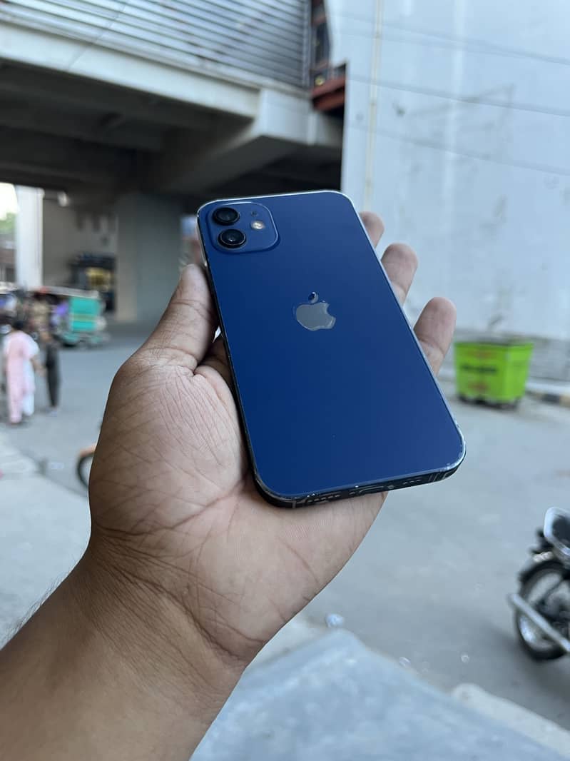 Apple iPhone 12 4
