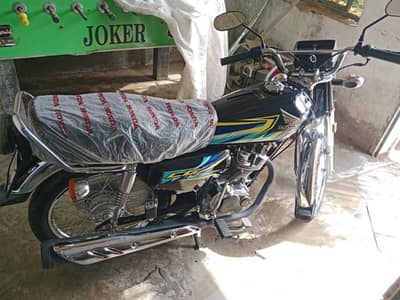 Honda 125 for sale brand new condition only 3 month used