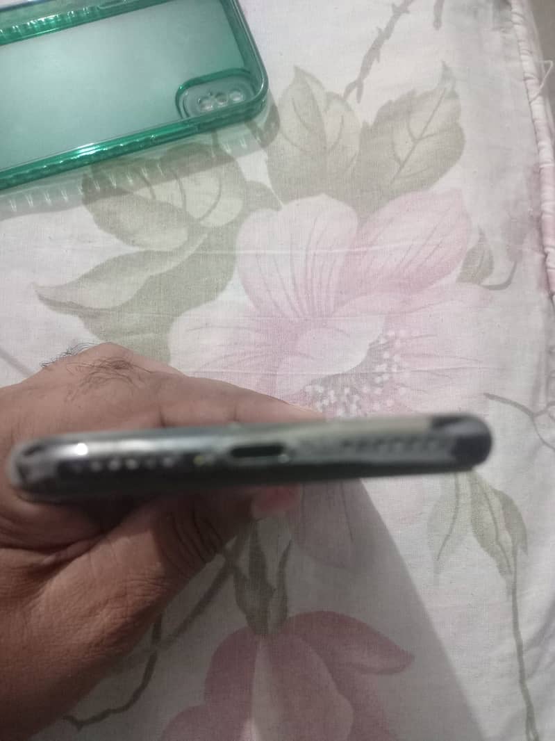 Apple iPhone X 3