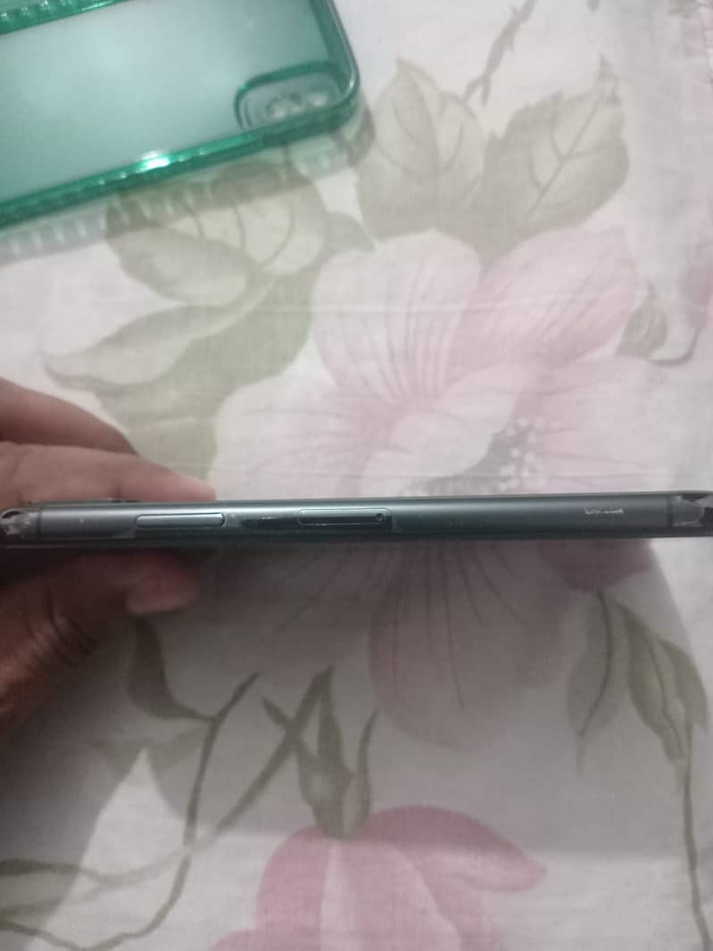 Apple iPhone X 4