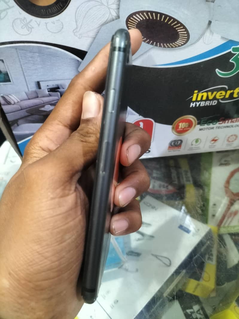 Apple iPhone 8 1