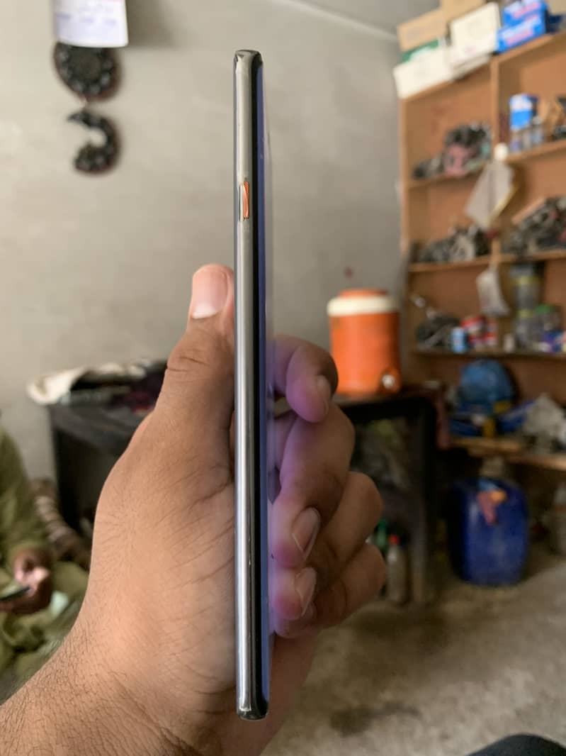 Tecno CAMON 40 Pro 1