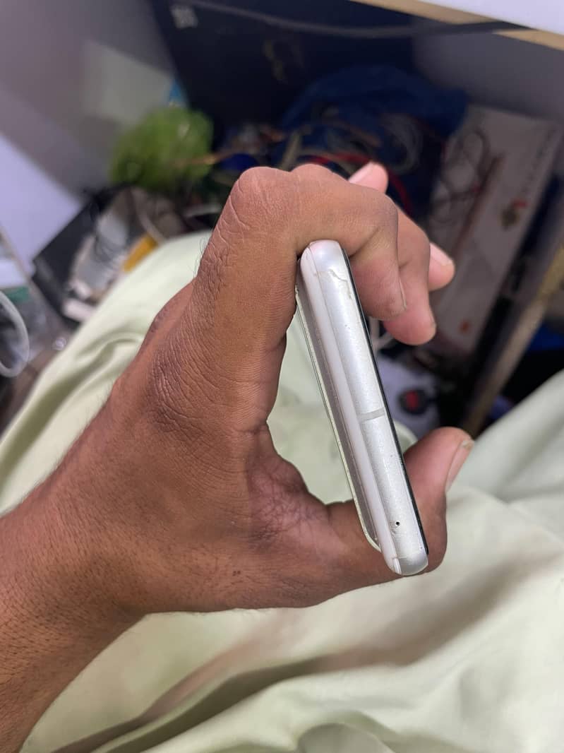 Google Pixel 7 4