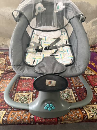 Mastela 3D Electric Baby Swing with music Like new