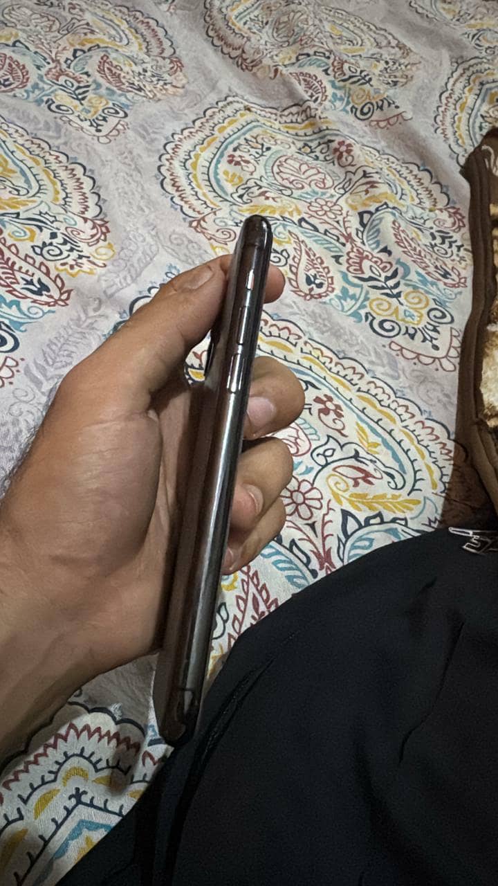 iPhone 11 Pro 1