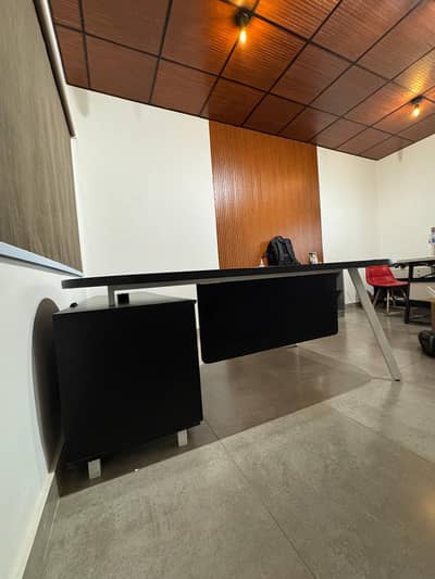 MODERN EXECUTIVE DESK  for 8000/- only