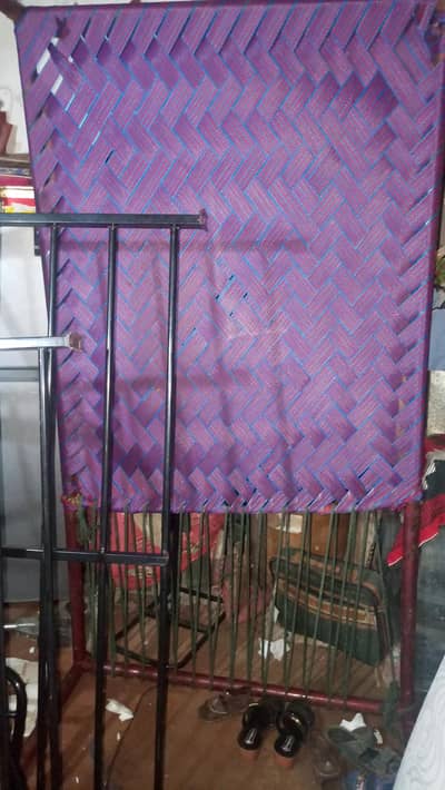 2 Charpai Bari hen Or 1 Medium Size Sale K Liye Available Fori Contact