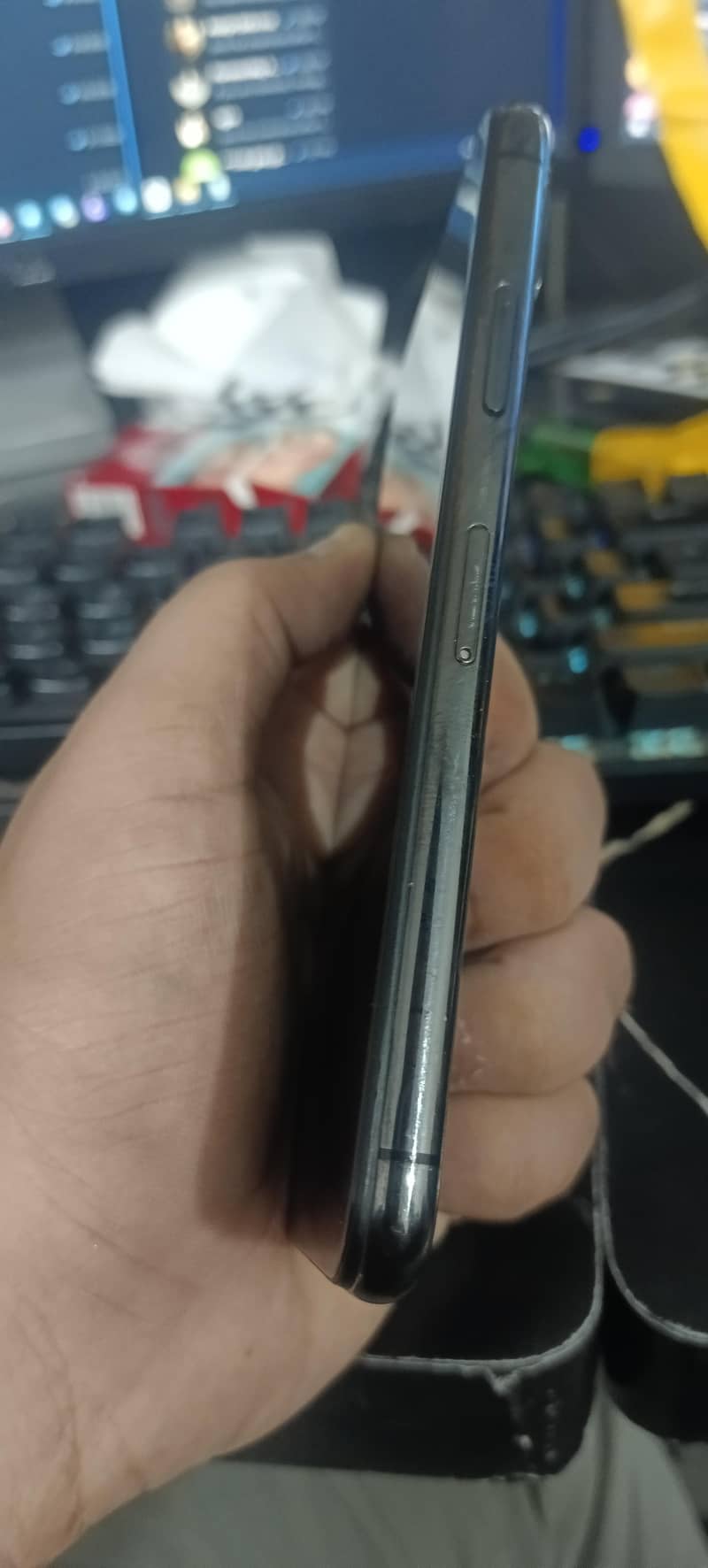 Apple iPhone X 3