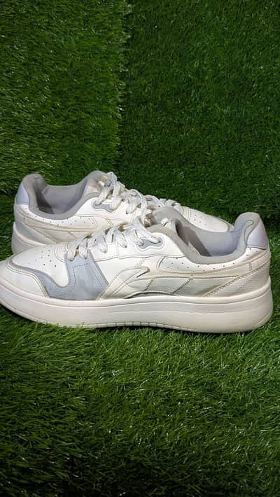 2599 fix price condition 10/9.5 all ok clean and comfort table size 44