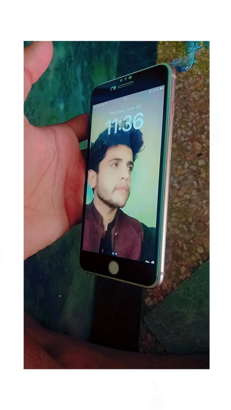 Apple iPhone 8 Plus 1