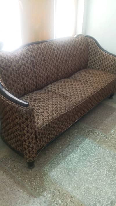 Taal wood sofa set in best condition available.