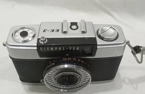 Olypus Pen EE-3 half frame camera