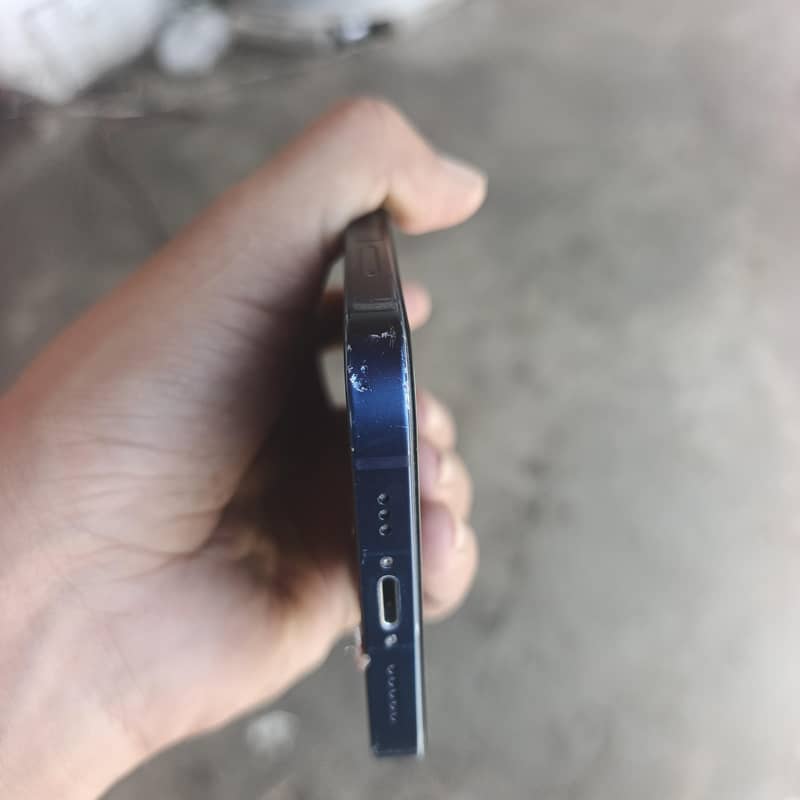 Apple iPhone 12 2