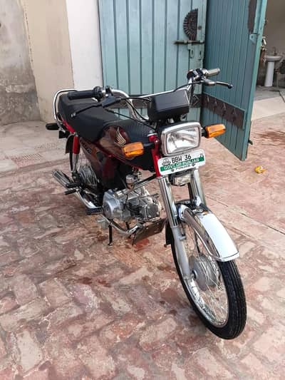 brand new lush condition bike 0/3/2/9/6/6/4/5/0/5/7