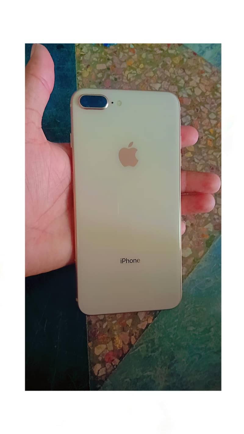 Apple iPhone 8 Plus 1