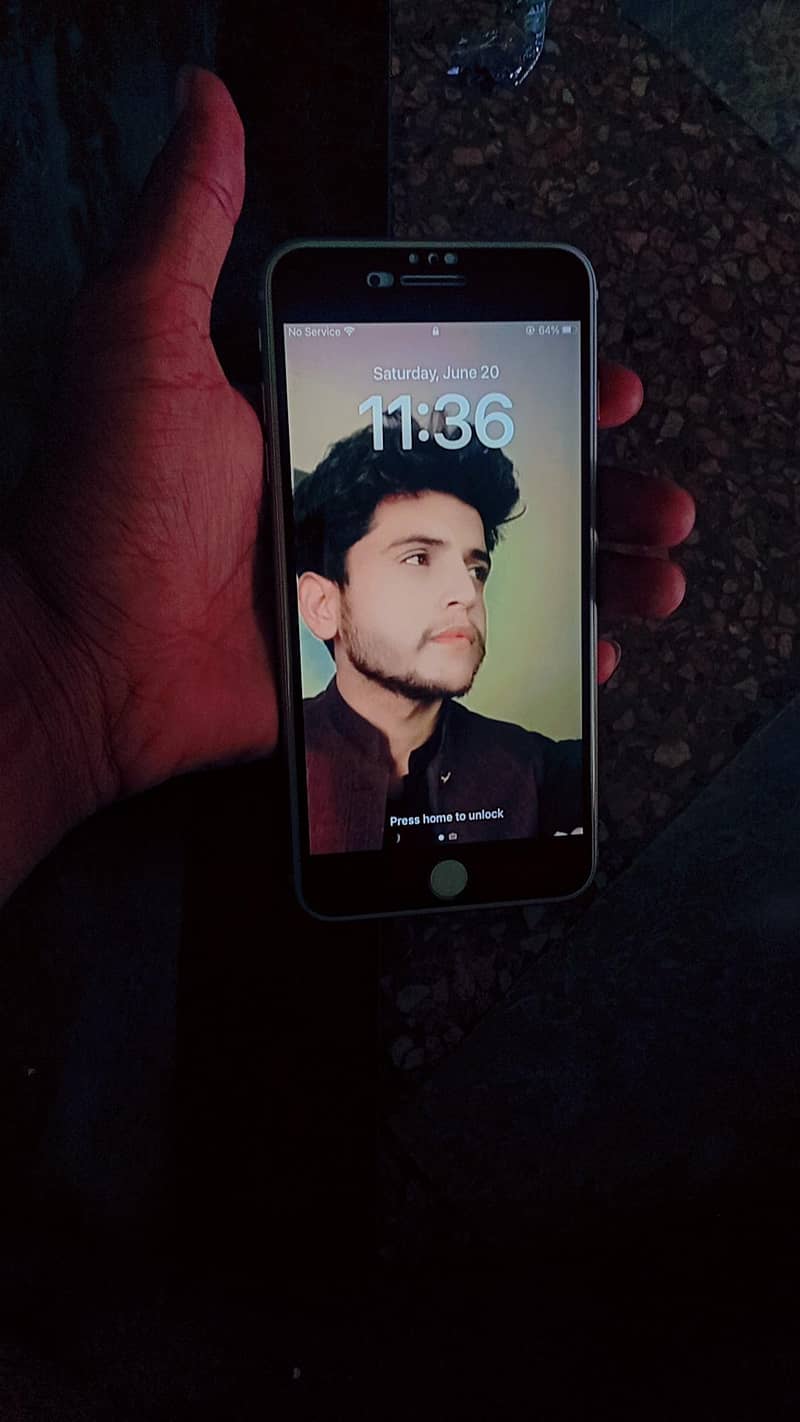 Apple iPhone 8 Plus 4