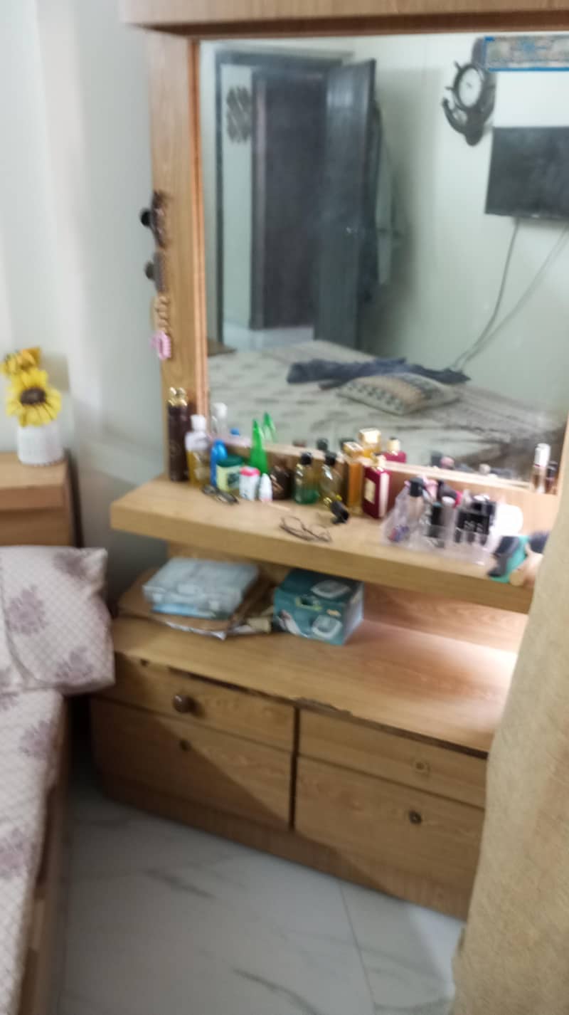 used bed set with dressing table 1