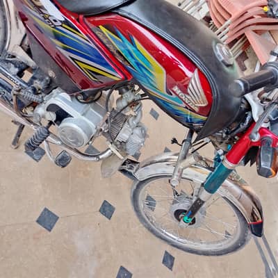 bike ka Kisi kism ka Kam Nahin hone wala acchi condition mein bike hai