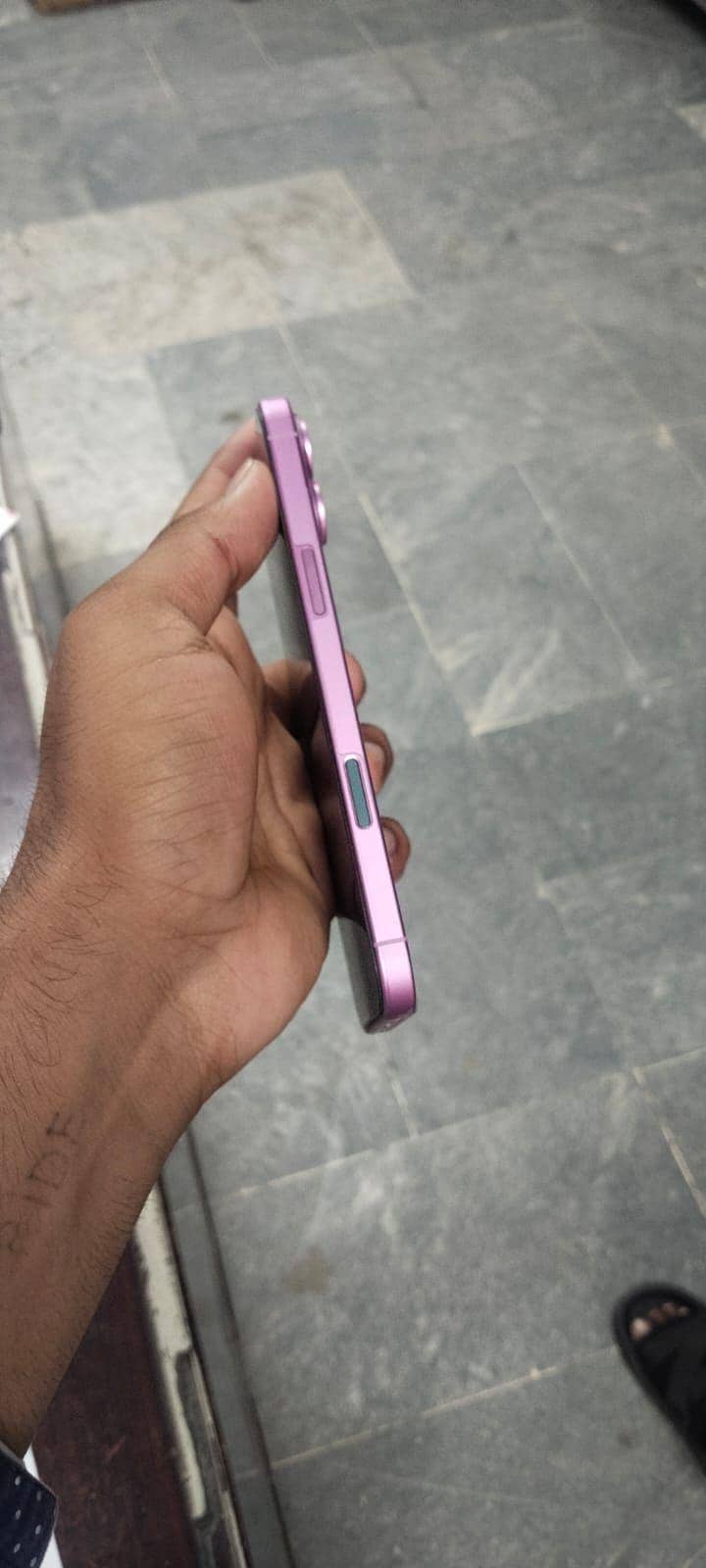 Apple iPhone 16 Plus 3