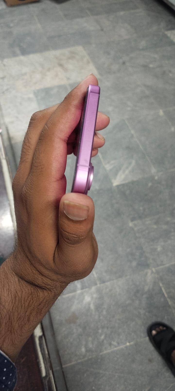 Apple iPhone 16 Plus 4