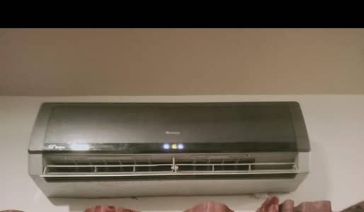 Gree one ton inverter ac urgent for sale