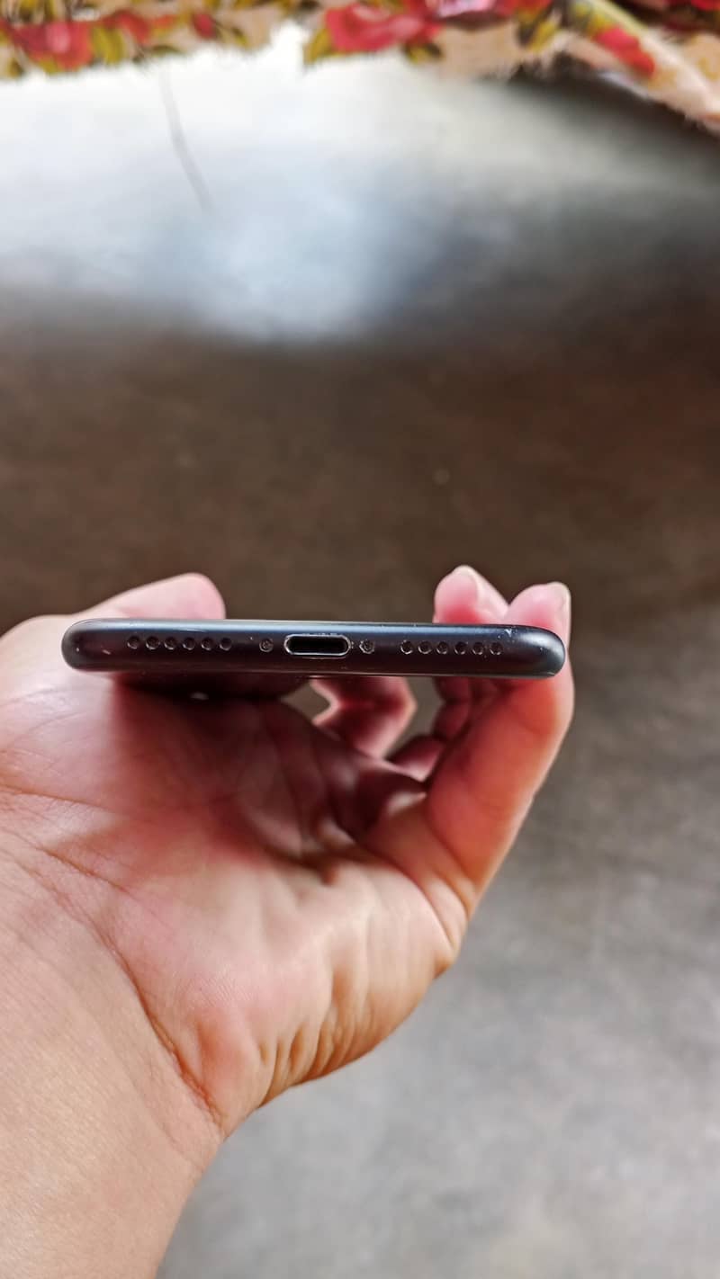 Apple iPhone 7 0