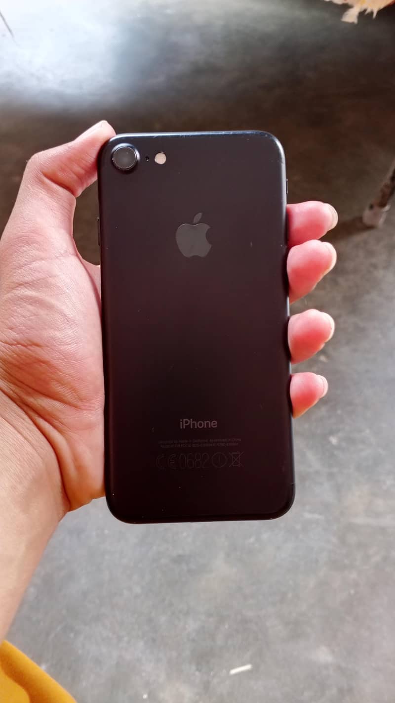 Apple iPhone 7 1