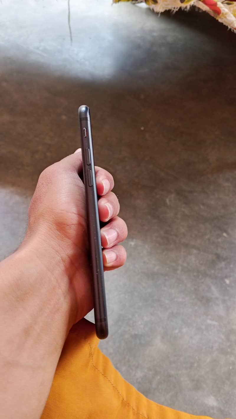 Apple iPhone 7 3