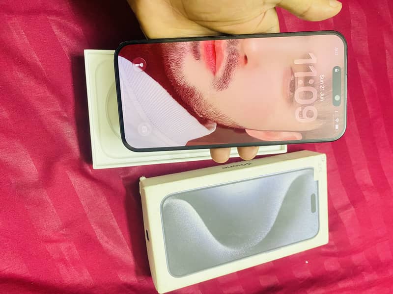 Apple iPhone 15 Pro Max 2