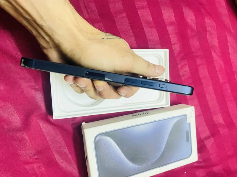 Apple iPhone 15 Pro Max 3