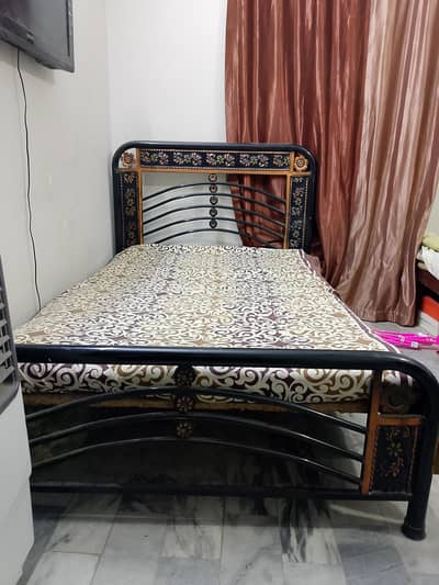 Iron rod single bed