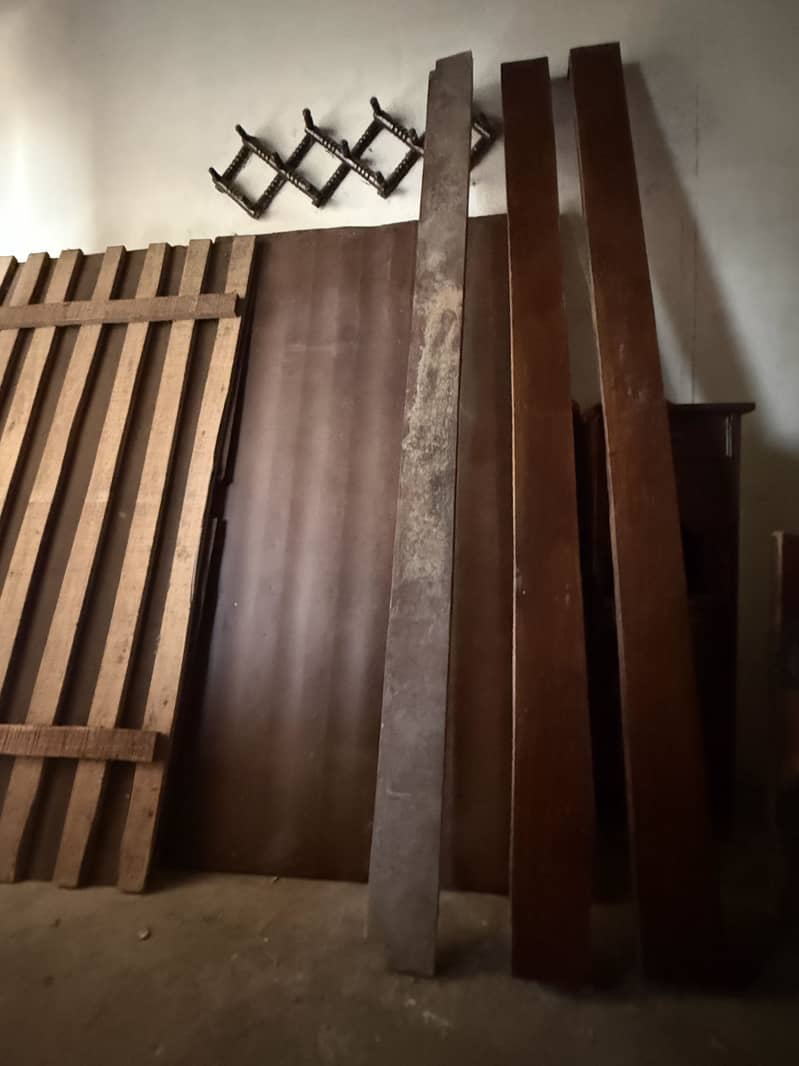 King bed in solid and good condition 3
