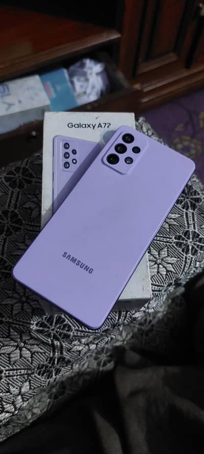 Samsung Mobile A72 8/128 with box.