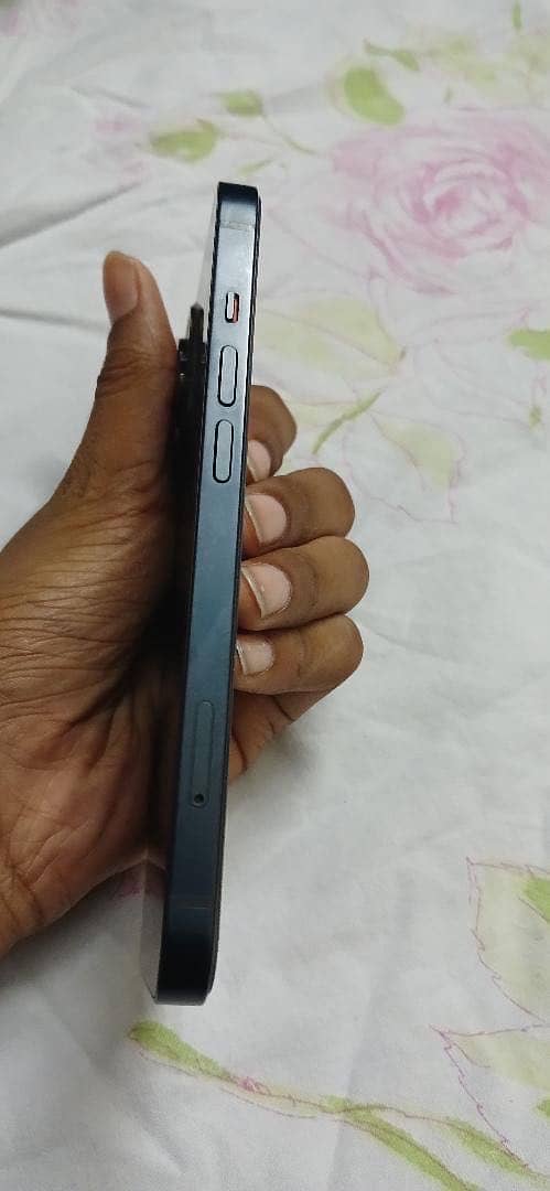 Apple iPhone 13 2