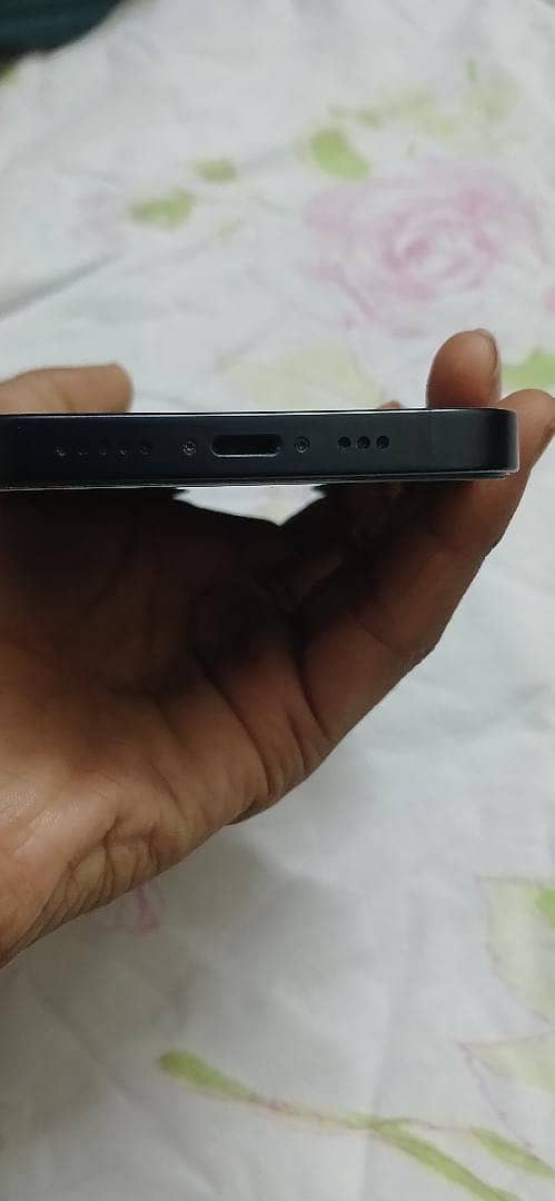 Apple iPhone 13 6