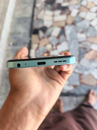 Tecno Spark Go 2 10 by 10 condition complete box accessories